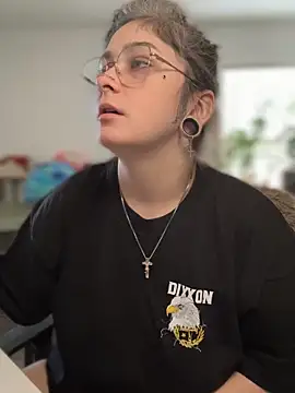 Snapshot of Alix_Valentine chatting on October 9, 2025, 5:02 pm Alix Valentine online show from October 9, 2025, 5:02 pm