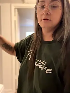 Snapshot of Alix_Valentine chatting on November 6, 2025, 4:22 pm Alix Valentine online show from November 6, 2025, 4:22 pm