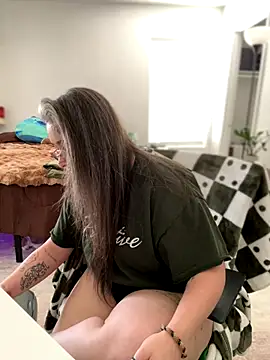 Snapshot of Alix_Valentine chatting on September 8, 2025, 7:46 pm Alix Valentine online show from September 8, 2025, 7:46 pm