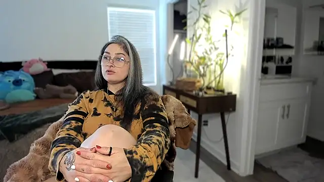 Snapshot of Alix_Valentine chatting on November 19, 2025, 5:46 pm Alix Valentine online show from November 19, 2025, 5:46 pm