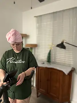 Snapshot of Alix_Valentine chatting on December 13, 2025, 8:04 pm Alix Valentine online show from December 13, 2025, 8:04 pm