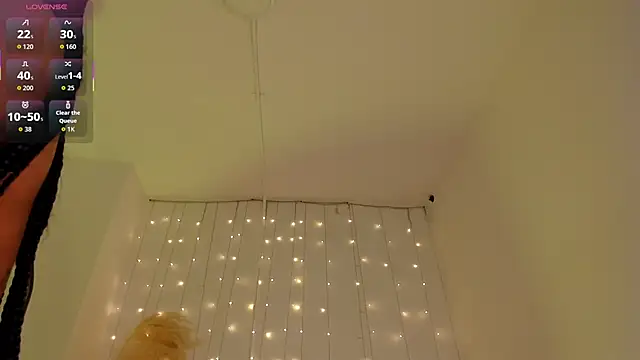 Snapshot of Violett030 chatting on October 4, 2025, 3:52 am Violett030 online show from October 4, 2025, 3:52 am