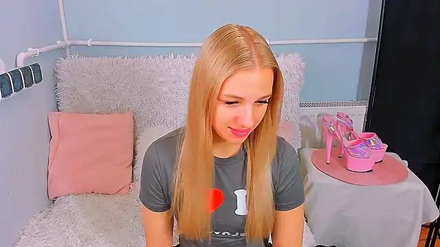 EvetteRose online show from March 16, 2026, 12:09 pm