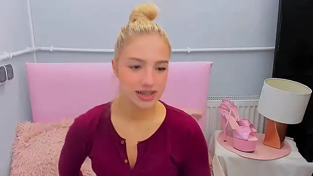 EvetteRose online show from September 30, 2025, 2:56 pm