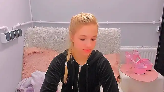 EvetteRose online show from March 28, 2026, 6:20 pm