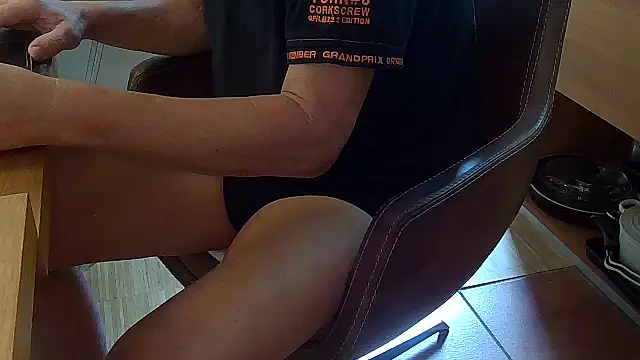 Snapshot of Unique_X_perience chatting on October 6, 2025, 11:33 am Unique X perience online show from October 6, 2025, 11:33 am