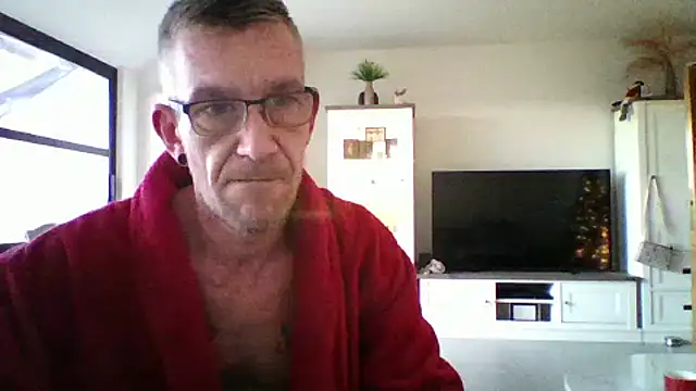 Snapshot of Kevinhot38 chatting on December 15, 2025, 10:10 am Kevinhot38 online show from December 15, 2025, 10:10 am