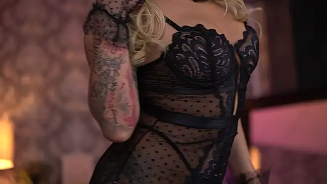 AlmaVelia online show from October 16, 2025, 6:38 pm