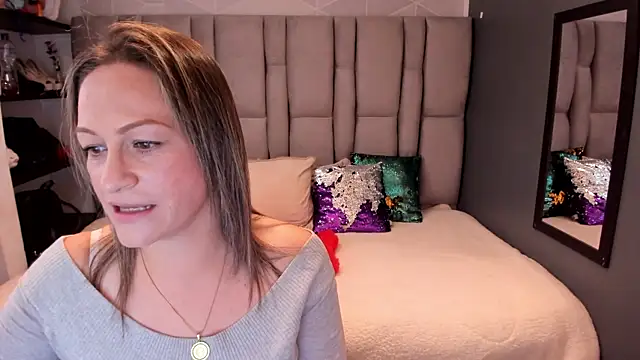 Snapshot of Charlot_milf chatting on November 10, 2025, 11:59 am Charlot milf online show from November 10, 2025, 11:59 am