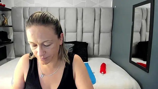 Charlot milf online show from February 28, 2026, 12:05 pm