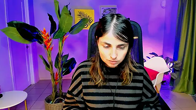 Snapshot of MartaEdams chatting on November 18, 2025, 6:17 am MartaEdams online show from November 18, 2025, 6:17 am