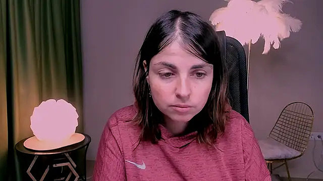 Snapshot of MartaEdams chatting on December 2, 2025, 6:15 am MartaEdams online show from December 2, 2025, 6:15 am