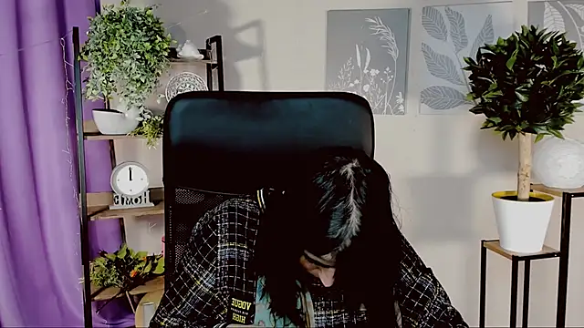 MartaEdams online show from March 18, 2026, 6:16 am