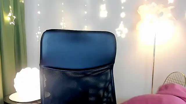 Snapshot of MartaEdams chatting on December 15, 2025, 6:19 am MartaEdams online show from December 15, 2025, 6:19 am