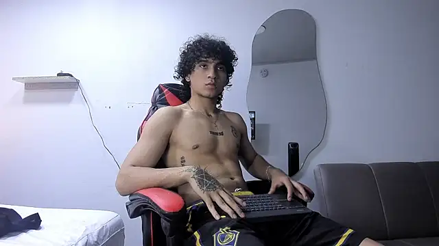 Snapshot of JackesTaylor chatting on December 21, 2025, 4:58 am JackesTaylor online show from December 21, 2025, 4:58 am