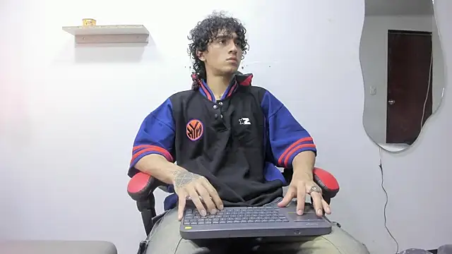 Snapshot of JackesTaylor chatting on October 25, 2025, 5:39 am JackesTaylor online show from October 25, 2025, 5:39 am