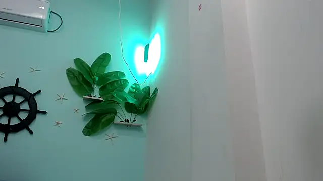 eladyrous98 online show from December 5, 2025, 6:45 am