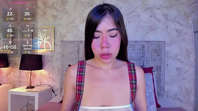 zoespencerr online show from October 14, 2025, 7:25 pm