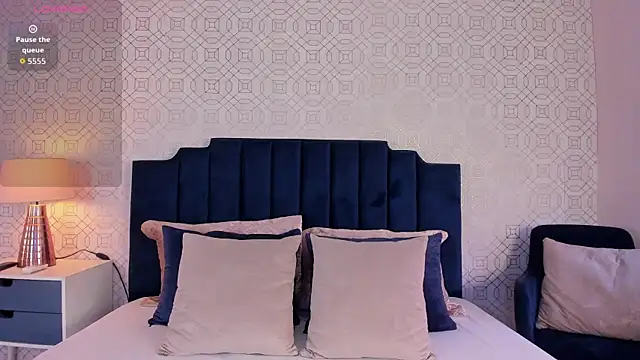 zoespencerr online show from September 17, 2025, 7:27 pm