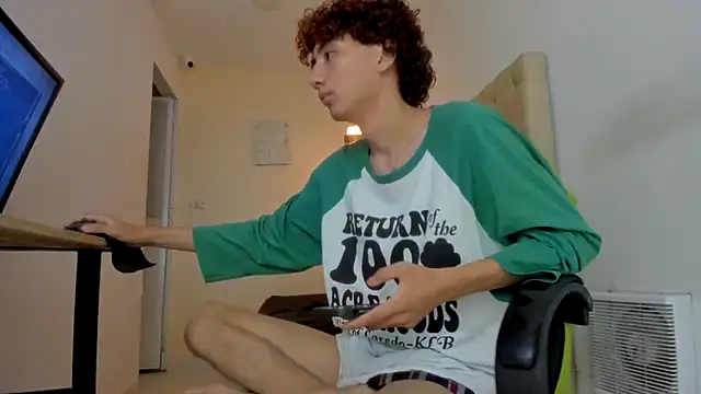 Snapshot of Darkknightx01 chatting on November 11, 2025, 1:44 am Darkknightx01 online show from November 11, 2025, 1:44 am