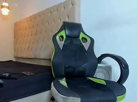 Snapshot of Darkknightx01 chatting on November 17, 2025, 1:42 am Darkknightx01 online show from November 17, 2025, 1:42 am