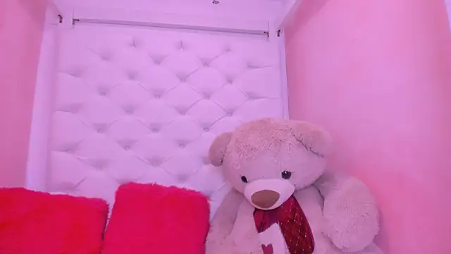 eimy skinny  online show from June 1, 2026, 1:44 pm