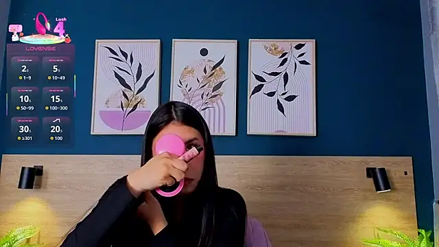 SarahMiler  online show from December 3, 2025, 7:35 pm