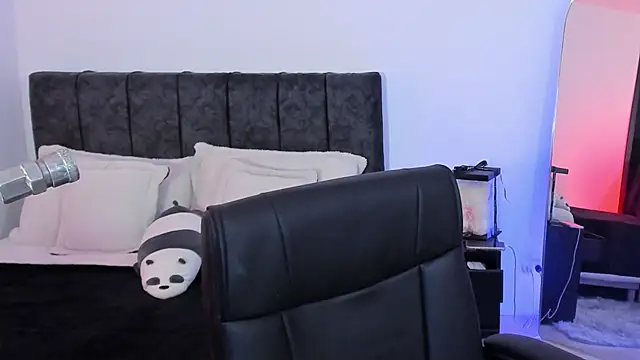 Taylormaxwell online show from February 27, 2026, 9:25 pm