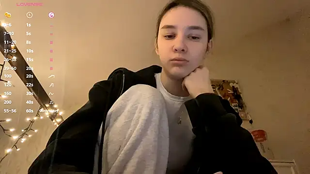 Snapshot of DanaCore chatting on November 16, 2025, 6:34 pm DanaCore online show from November 16, 2025, 6:34 pm