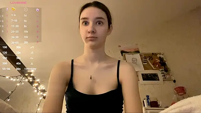 Snapshot of DanaCore chatting on December 5, 2025, 6:50 pm DanaCore online show from December 5, 2025, 6:50 pm