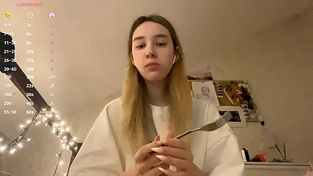 Snapshot of DanaCore chatting on November 2, 2025, 10:37 pm DanaCore online show from November 2, 2025, 10:37 pm