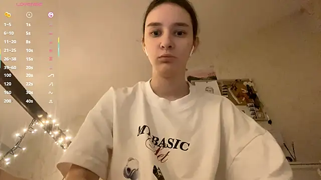 Snapshot of DanaCore chatting on November 8, 2025, 3:26 pm DanaCore online show from November 8, 2025, 3:26 pm