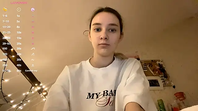 Snapshot of DanaCore chatting on November 14, 2025, 5:49 pm DanaCore online show from November 14, 2025, 5:49 pm