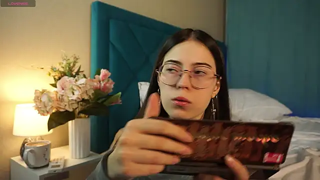 Snapshot of ywixos chatting on November 23, 2025, 3:22 pm ywixos online show from November 23, 2025, 3:22 pm