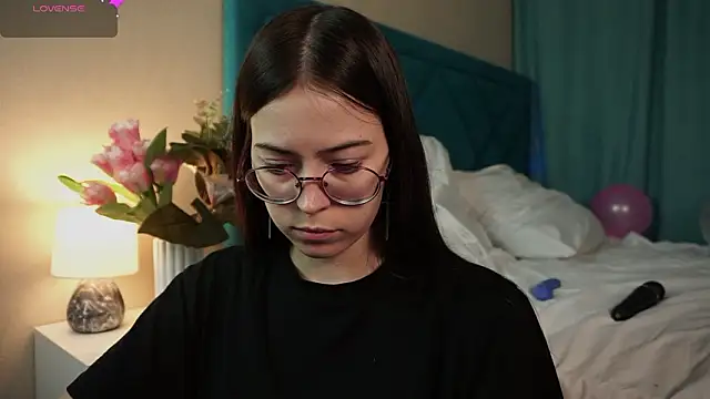 ywixos online show from March 4, 2026, 2:58 pm