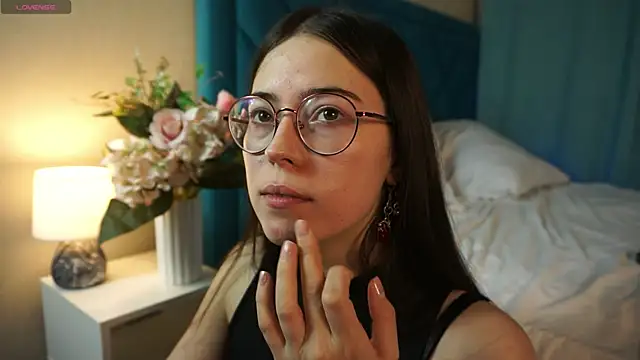 Snapshot of ywixos chatting on December 15, 2025, 2:23 pm ywixos online show from December 15, 2025, 2:23 pm