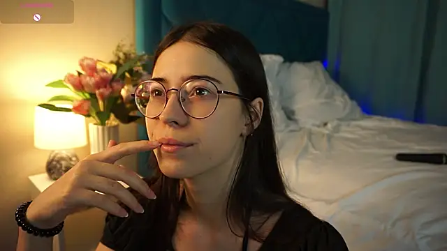 Snapshot of ywixos chatting on November 6, 2025, 1:26 pm ywixos online show from November 6, 2025, 1:26 pm