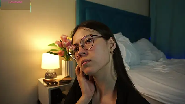 Snapshot of ywixos chatting on November 14, 2025, 2:43 pm ywixos online show from November 14, 2025, 2:43 pm