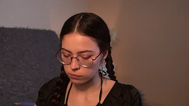 ywixos online show from February 17, 2026, 2:58 pm