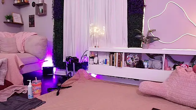 Lexibby69 online show from November 10, 2025, 12:21 pm