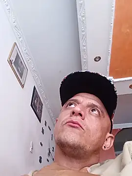 Snapshot of leon8013A chatting on October 30, 2025, 4:15 pm leon8013A online show from October 30, 2025, 4:15 pm