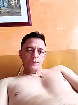 Snapshot of leon8013A chatting on October 17, 2025, 2:41 pm leon8013A online show from October 17, 2025, 2:41 pm