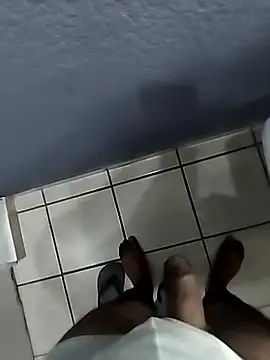 Snapshot of Leofj007 chatting on November 3, 2025, 5:45 am Leofj007 online show from November 3, 2025, 5:45 am