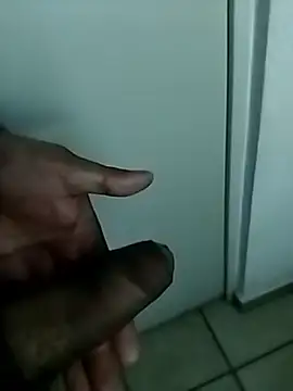 Snapshot of Leofj007 chatting on October 29, 2025, 4:33 am Leofj007 online show from October 29, 2025, 4:33 am