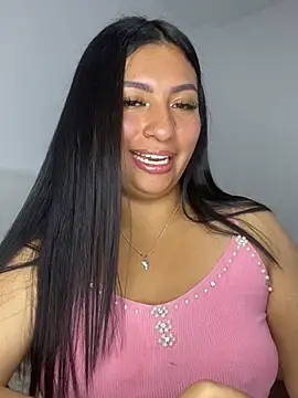 Issa Santana online show from April 14, 2026, 9:20 pm