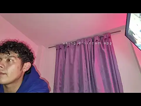 Snapshot of HotYoungCoupleLive chatting on November 17, 2025, 11:31 pm HotYoungCoupleLive online show from November 17, 2025, 11:31 pm