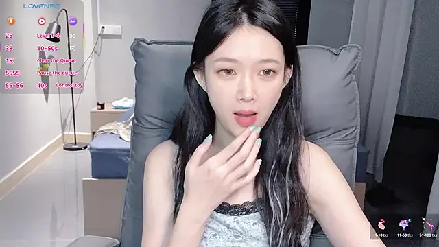 NiNi-baby520 online show from November 3, 2025, 7:35 am