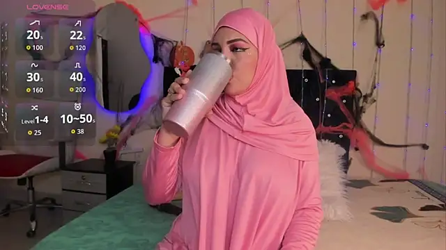 Snapshot of Dana-Alabi chatting on October 31, 2025, 12:35 pm Dana-Alabi online show from October 31, 2025, 12:35 pm