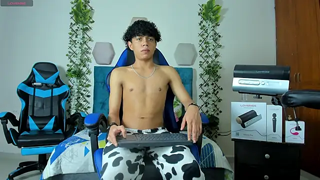 Snapshot of _taylor_black chatting on September 30, 2025, 9:32 pm  taylor black online show from September 30, 2025, 9:32 pm