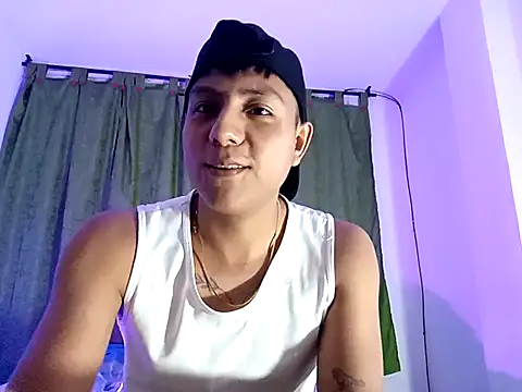 Snapshot of dereck14c chatting on January 12, 2026, 10:58 pm dereck14c online show from January 12, 2026, 10:58 pm
